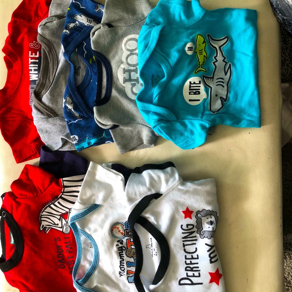 Lot of 8 onesies 0-3 months